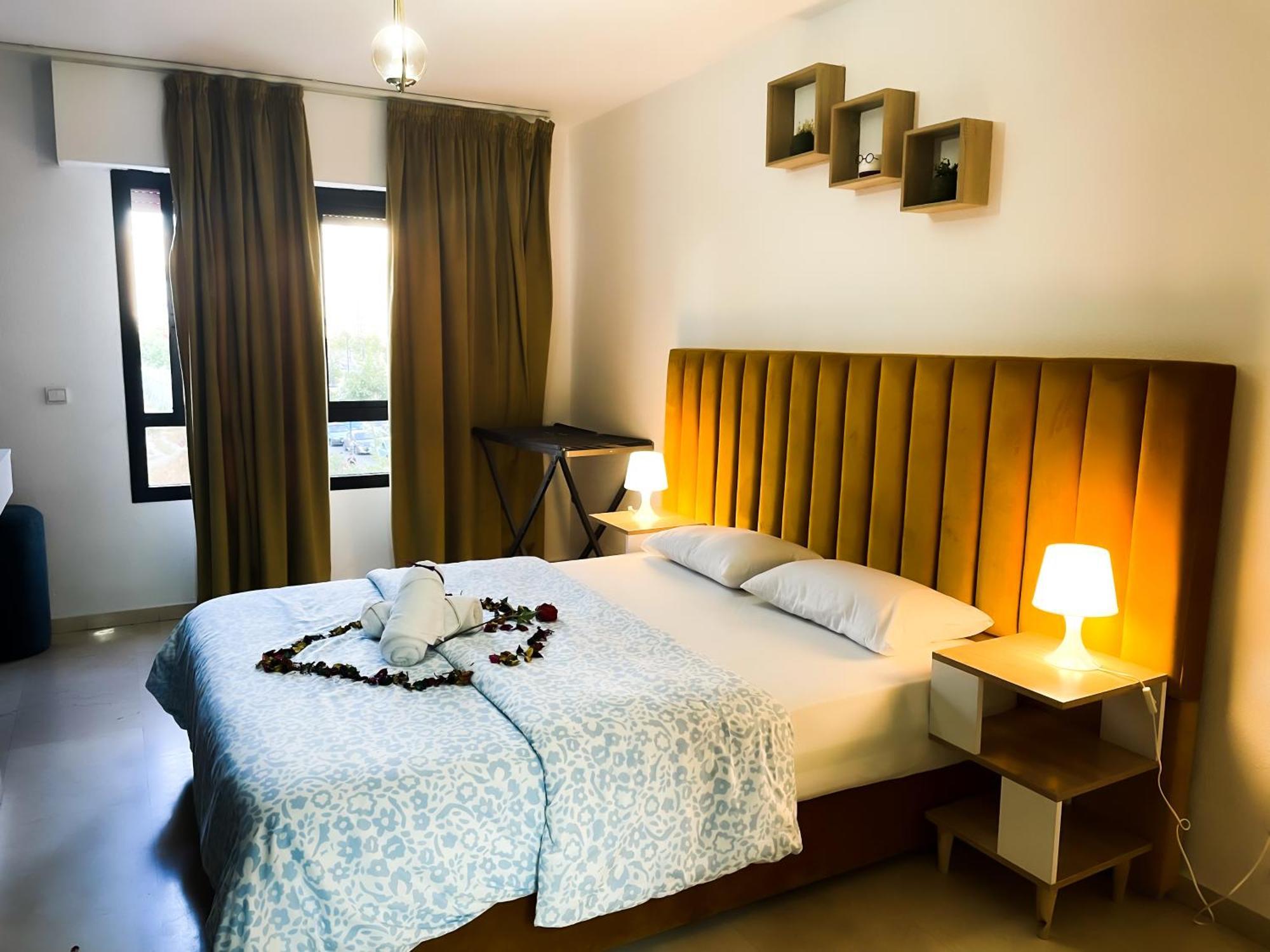 Cozy And Fully Equipped For Comfort And Luxury, Near The Train Station And Facing Hilton Air Conditioner *